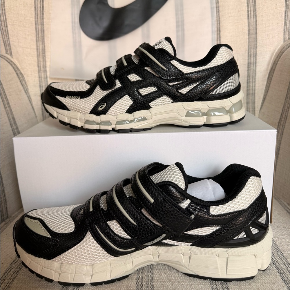 New ASICS Gel-Kayano 20 - Picture 2 of 7